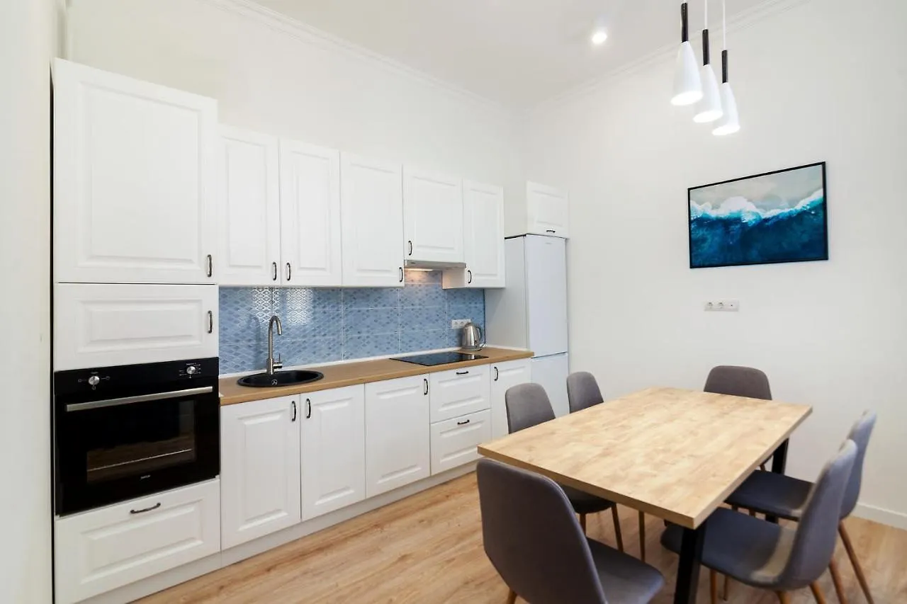Leogrand Three Bedrooms Vip Apartments On Kniazia Romana 12 Lviv