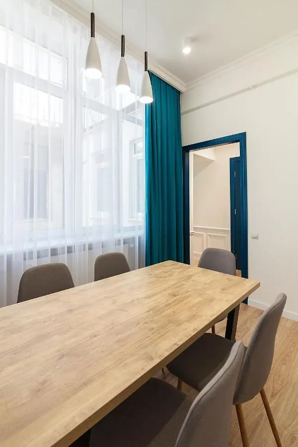 Leogrand Three Bedrooms Vip Apartments On Kniazia Romana 12 Lviv