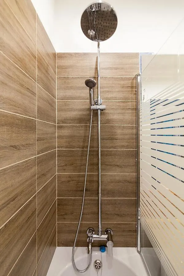 Leogrand Three Bedrooms Vip Apartments On Kniazia Romana 12 Λβιβ 0*,  Ουκρανία