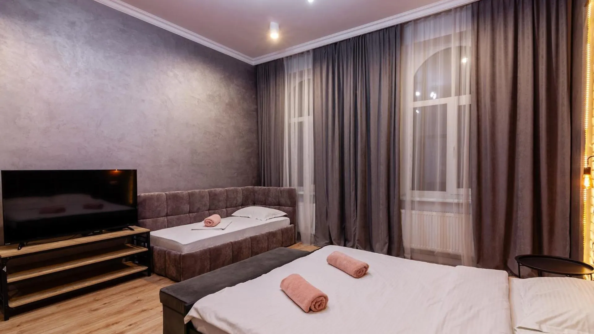 Leogrand Three Bedrooms Vip Apartments On Kniazia Romana 12 Λβιβ